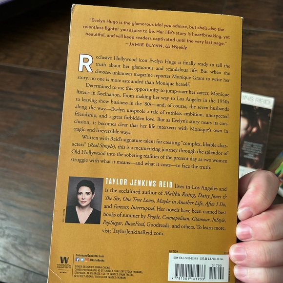 Book bundle - Picture 2 of 6